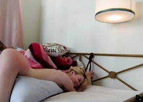 Amateur blonde teen fucks pussy and ass with toy