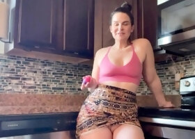 Amateur super hot brunette masturbating 3 mp4